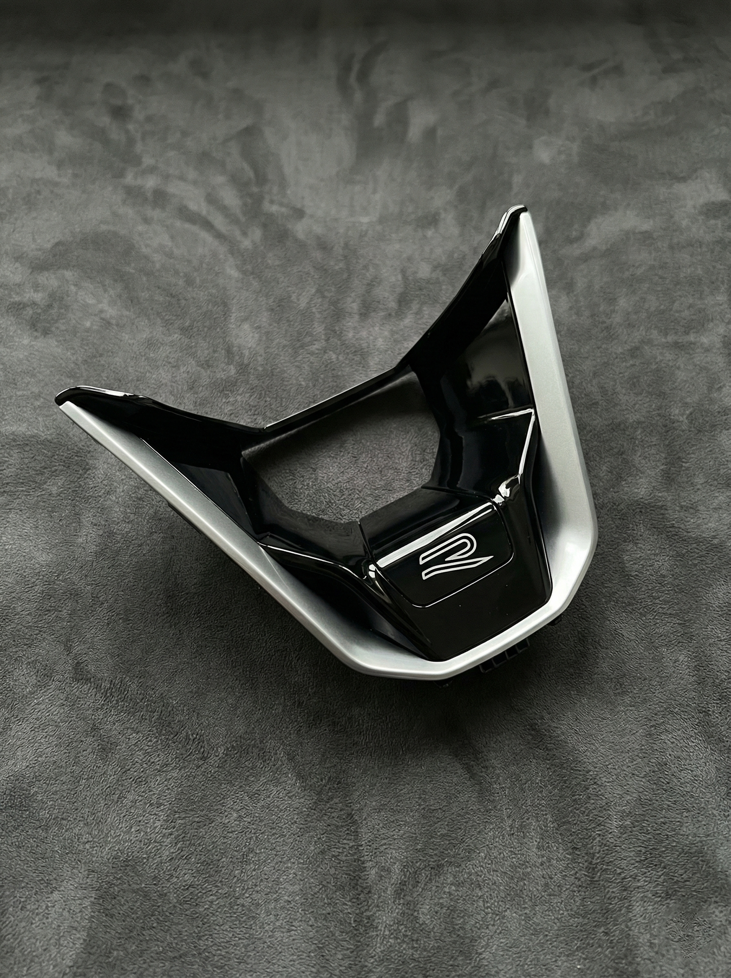 OEM MK8 TRIM R SILVER